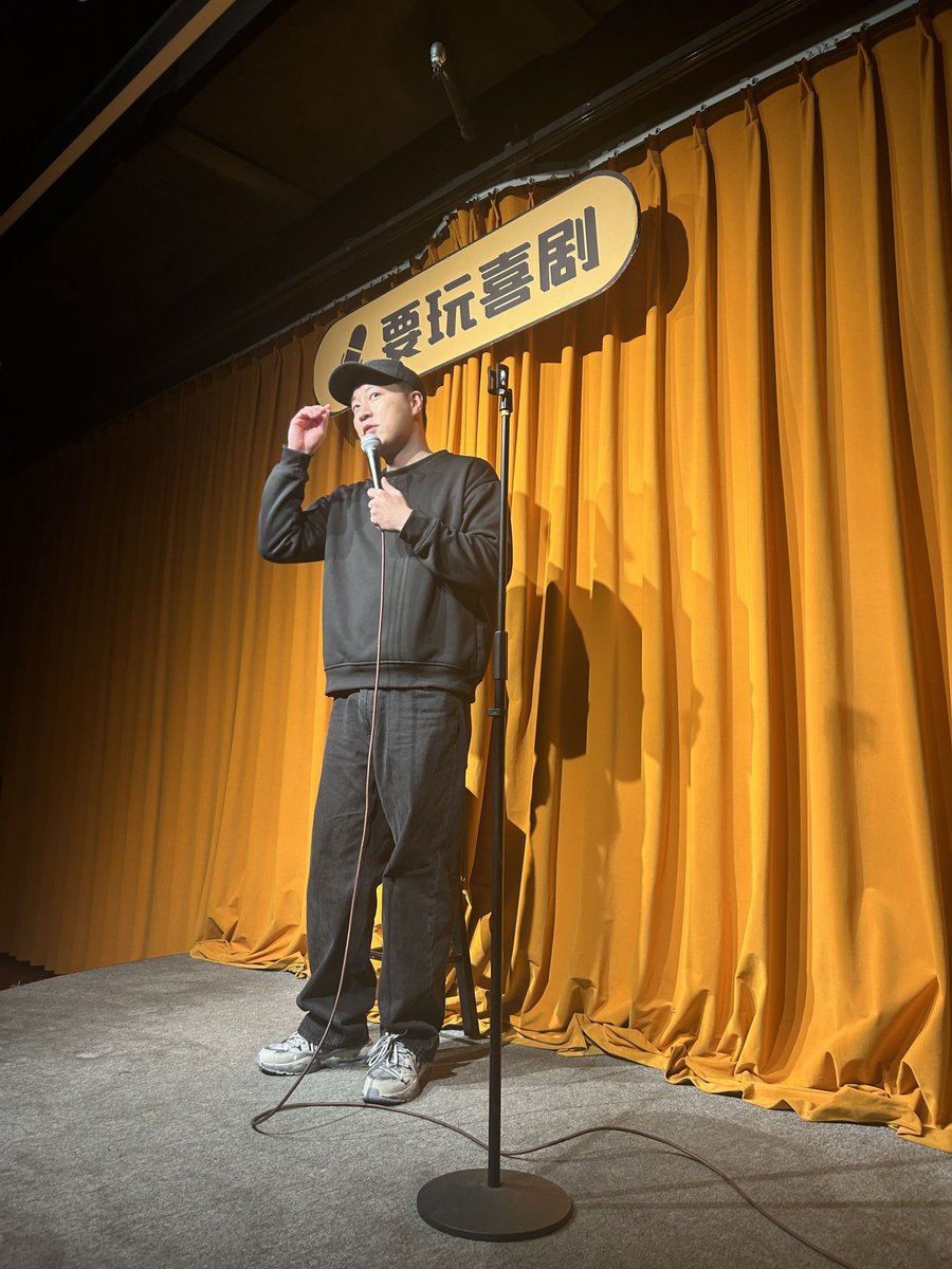 DorthyGignb8's tweet photo. Just told a joke about overthinking grocery lists and the entire audience snort-laughed. Turns out everyone’s a chaotic adult who still can’t figure out if pickles count as a salad. https://t.co/ik1dMHXoC7