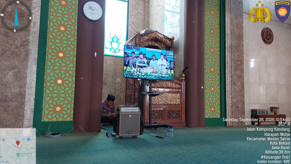 dprsandika's tweet photo. PERSONEL POLRES METRO BEKASI KOTA IKUTI NGAJI KEBANGSAAN BERSAMA GUS BAHA SECARA DARING

Memperkuat mental spiritual serta wawasan kebangsaan, personel Polres Metro Bekasi Kota mengikuti kegiatan Pengajian "Ngaji Kebangsaan" bersama KH. Ahmad Bahauddin Nursalim (Gus Baha) secara daring pada Sabtu, 26 September 2026 pukul 10.00 WIB.

Kegiatan yang diikuti dengan penuh khidmat ini bertujuan untuk memperkokoh nilai-nilai nasionalisme, moderasi beragama, serta integritas moral jajaran kepolisian. Melalui pencerahan spiritual ini, diharapkan seluruh personel dapat terus menjalankan tugas pengayoman dan pelayanan masyarakat dengan landasan akhlak mulia dan semangat kebangsaan yang kuat.

BRIGADIR SINDU DEPRI ANDIKA, S.E.