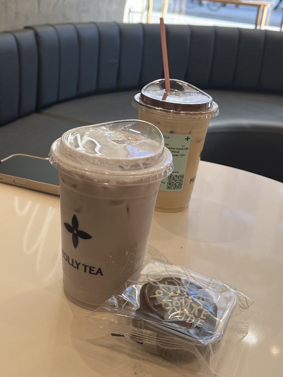 missmxqn's tweet photo. met a moot from europe for the first time <3

hyune and lino girlies on mid-autumn fest too 🥮 + new drinks from molly tea (which she requested cuz apparently it’s only in the uk 😮)

#SSD #StaySelcaDay #SelcaDay #스트레이키즈 #StrayKids @Stray_Kids https://t.co/eV1YvAAgJj