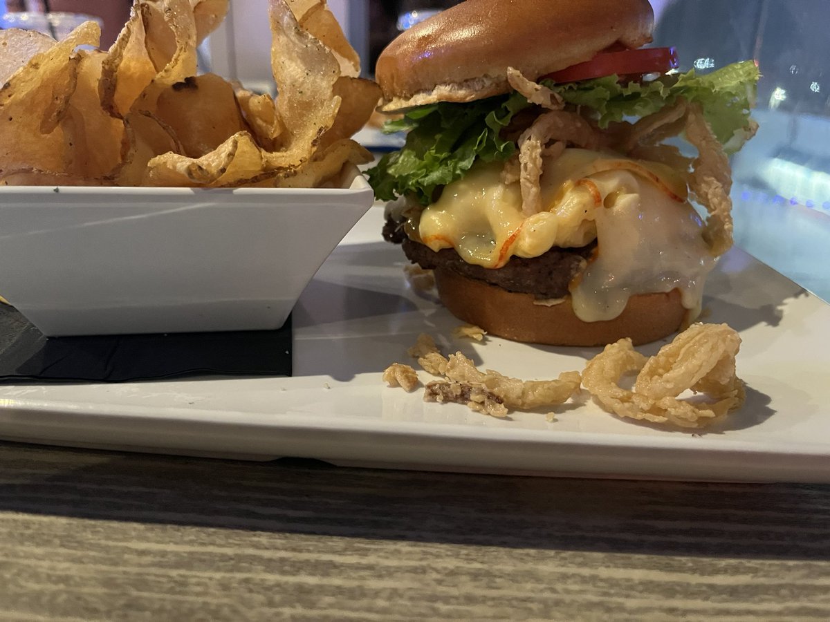 AlfredBurgerUSA's tweet photo. Dinner was fucking me raw dude https://t.co/ipQUSKqFwE