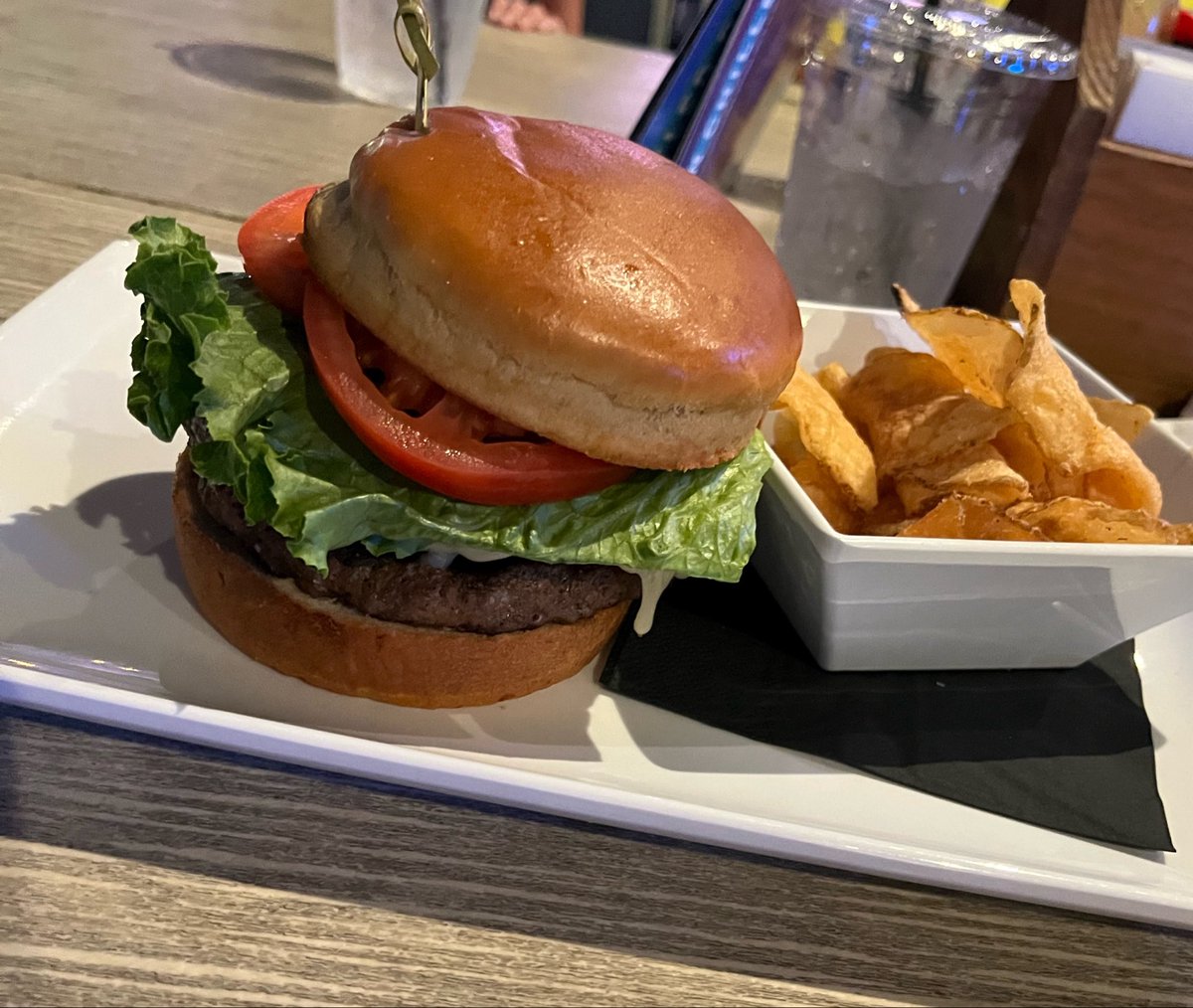 AlfredBurgerUSA's tweet photo. Dinner was fucking me raw dude https://t.co/ipQUSKqFwE