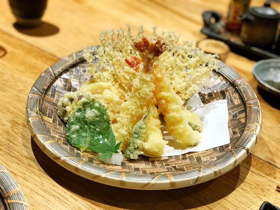 MelvaMcgoozfja's tweet photo. Craving late-night street food Freshly fried tempura skewers, crispy on the outside, juicy inside—perfect to warm you up on chilly evenings! https://t.co/rJRAjNYXuI