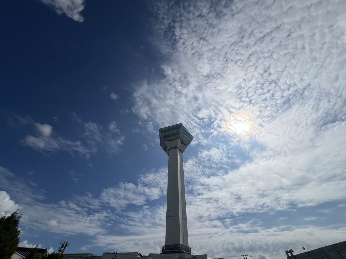 gota_kun's tweet photo. こんにちごーた♪(｡•ᴗ•)ノ

今日の函館のお天気は「曇のち晴」予想気温は21℃／12℃ご♪

今日の函館は、朝のうちは曇っていたけど、だんだんと晴れてきましたご🌤️
12時の気温は20.5℃とちょうどいい体感ですごー♪

そんな土曜日、これからの時間もよろしくお願いしますごー♪

#函館　#五稜郭 https://t.co/vcmopaFOwU