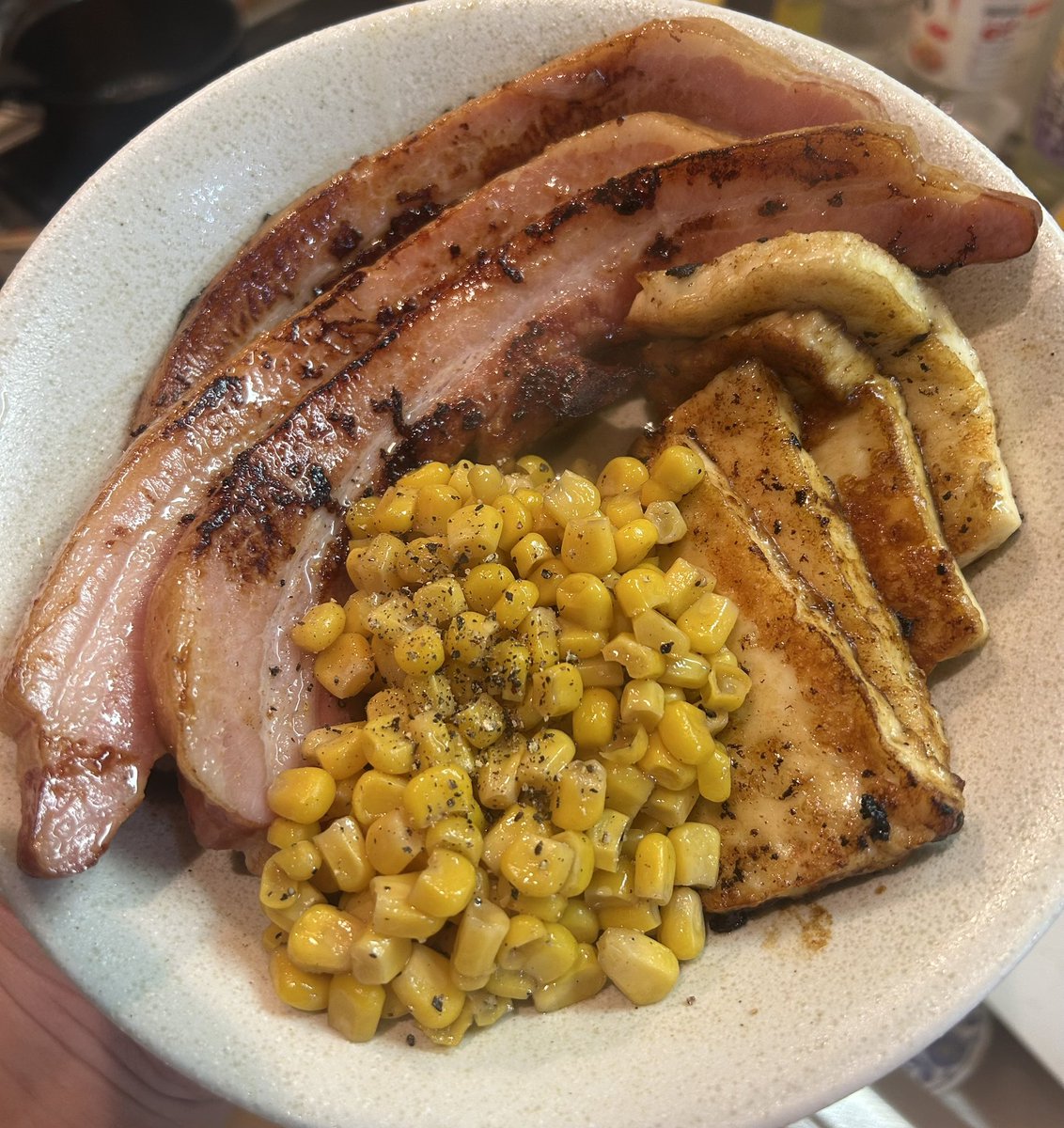 marimo99vrc's tweet photo. 昨日の優勝晩酌プレート
ベーコン、焼きチーズ、バターコーン https://t.co/iZYyJZI9E7