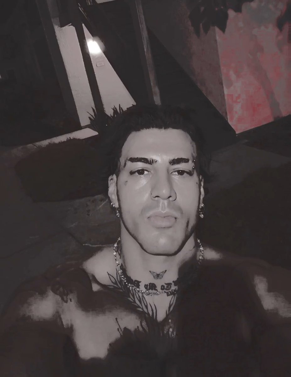 ShadowedAura's tweet photo. ⠀⠀⠀
⠀⠀⠀
                                " Selfie 🤳 . "
⠀⠀⠀
⠀ https://t.co/tMGJFsypFh
