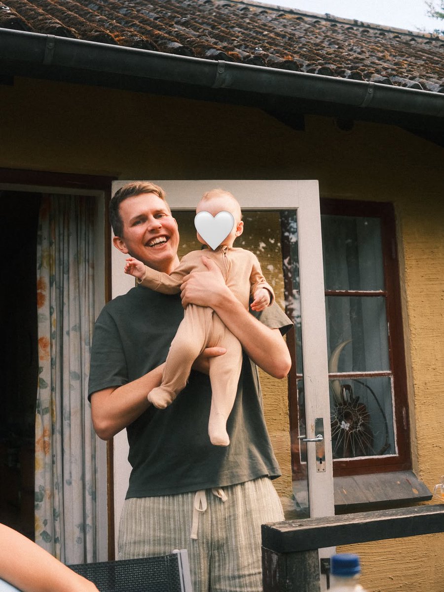 LADIADOR2012's tweet photo. Første sommerferie som familie 🌻🧺🍓 Vi rejser aldrig til udlandet om sommeren. Vi tager faktisk bare på ferie i Sønderjylland... https://t.co/PWbUqs4zsN