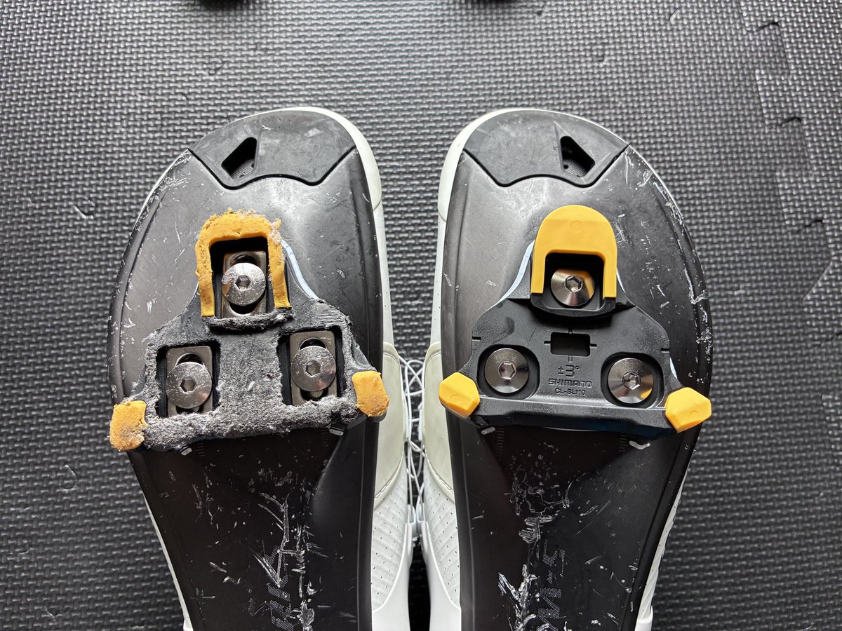volkl25's tweet photo. PD-R9300
ローラーにて使用しただけですが、ほぼ同じ印象を受けました
左右で新旧使ってわかる
旧で感じるモヤっと感☁️
それがなくなって得られる新の安定感
クリート位置も問題なく付けられて👍
2mmほどとはいえ私はサドルを下げるかも
黄色→黄色の私は違和感なし
明日実走でさらに確認します https://t.co/wlj3h2cAda