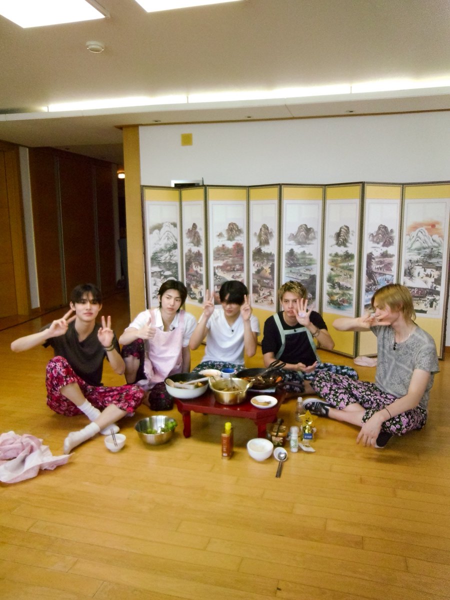 zhaoyufancokr's tweet photo. [260926] #CORTIS #코르티스 Instagram Update

“chuseok cooking” https://t.co/7RKEH6yxgQ