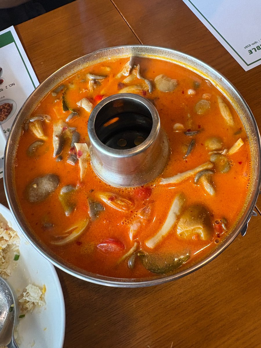 just_an_iKONIC's tweet photo. Chanwoo ate Thai food and his mom loved it so much. 

260926 https://t.co/pasWa3AI5B