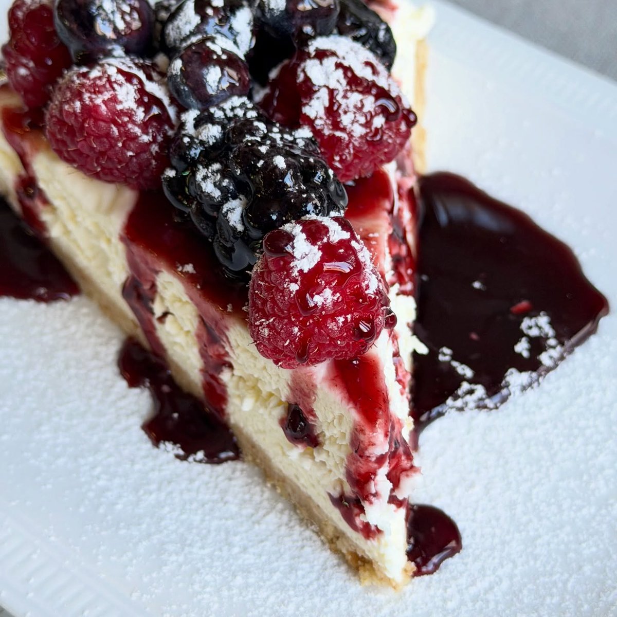 ReynaGeetercm's tweet photo. Cheesecake at its best. Rich and indulgent—try one of our variations and you won’t regret it. Seafood, meat, vegetarian dishes, and Roman-style pizza await you at our stunning venue. Restaurant/Pizzeria open daily for lunch and dinner. https://t.co/oboG4GrSe6
