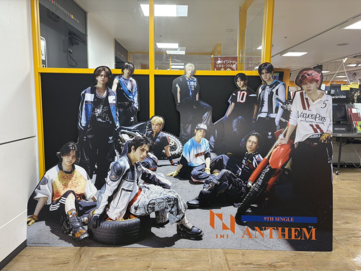 ini5gyl's tweet photo. 海老名の帰りにタワレコ横浜店にも行って来ました✨
エレベーター降りたらすぐにお出迎えしてくれました🩷 https://t.co/jlIQSXO9O2