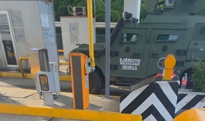 MrCivico_'s tweet photo. 🇲🇽🚨Ojos en México 👇🏻 
Aquí están las dos fotos de las dos unidades de la SEDENA que participaron en dicho crimen, ante mano se sabe que el gobierno federal en el estado de Sinaloa está bajo nómina de “Los Mayos y Cabreras”  @DEAHQ @FBI @WhiteHouse 

@uhn_plus https://t.co/dr0dqjAKvc