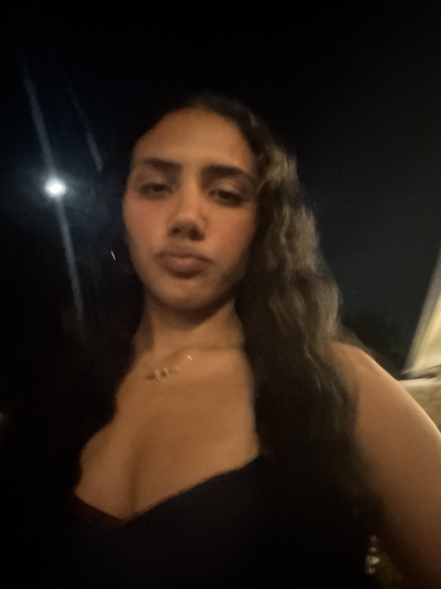 whodfiscyd's tweet photo. Took a pic w my girl 🌙 https://t.co/xJf6NyBBve