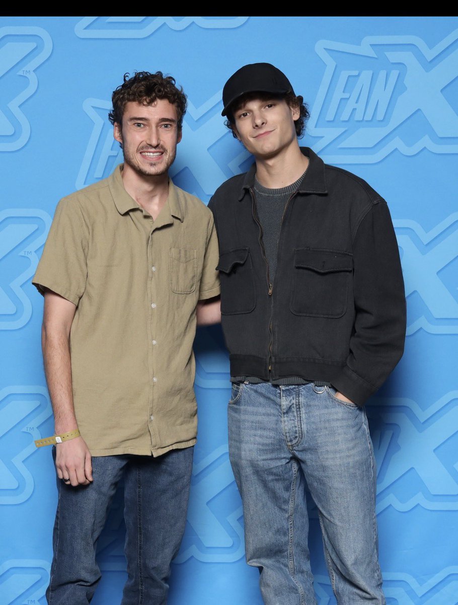 CJGardner27's tweet photo. Got to meet some legends today at FanX!! All super nice and it was amazing getting to meet them in person!! So many amazing stories &amp; just down to earth! https://t.co/wneh3Uphfl