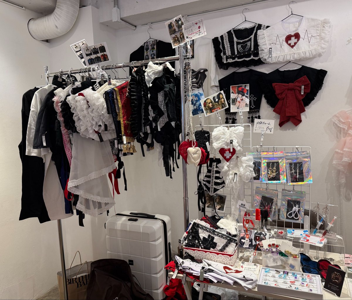 rinne_handmade_'s tweet photo. カワクリ文化祭始まってます！
原宿デザフェスギャラリーにて！
13:00~18:00までです❤️ https://t.co/UFB9iuSCvc