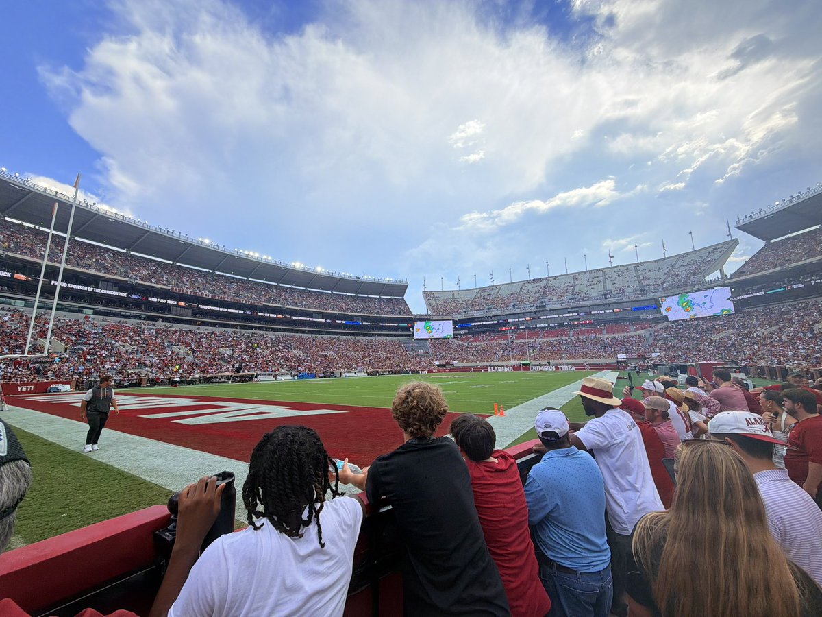 1jon7's tweet photo. lil football trip https://t.co/RWuSnVqity