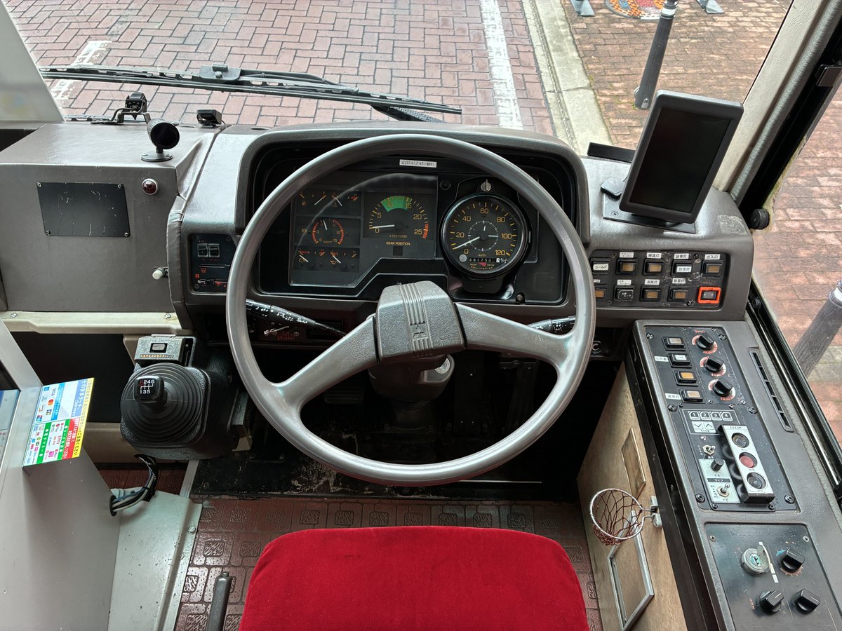 y_t611's tweet photo. なんだか自分にとっては懐かしいというよりもあたりまえにいる存在の車な感じが未だにしますね。 https://t.co/7EfqzyaUy7