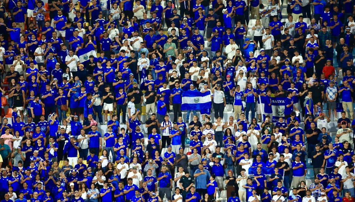LaSelecta_SLV's tweet photo. ⏱️¡𝐈𝐧𝐢𝐜𝐢𝐨 𝐞𝐥 𝐬𝐞𝐠𝐮𝐧𝐝𝐨 𝐭𝐢𝐞𝐦𝐩𝐨! 🇸🇻⚽️

La Selecta mantiene la ventaja 3-0 ante Martinica.

#LaSelecta | #ElSalvador | @CNationsLeague https://t.co/hATb7Zb2On