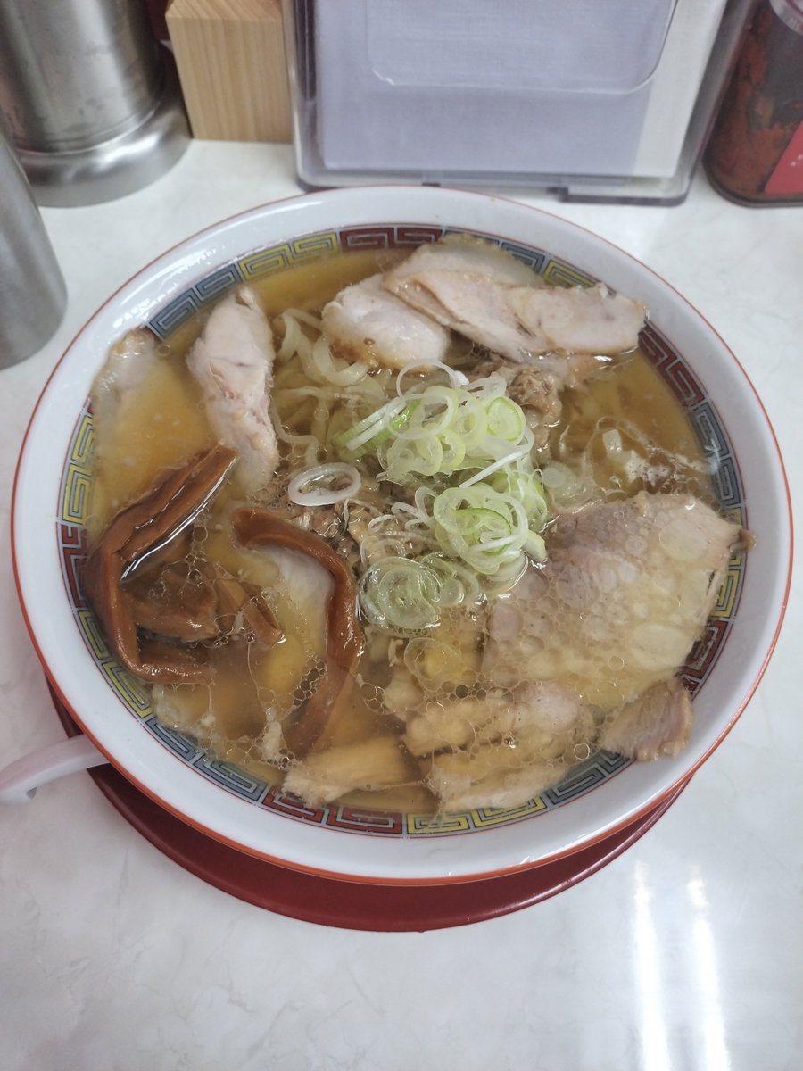 HA6RU6KA6's tweet photo. 雨の中朝10時から久々ジェルネイル行って梅田第3ビルのオープン記念の500ラーメン1人で食べに来た！
暇やから映画でも行くかな…心斎橋の服屋いくかも悩む🤔🤔🤔土曜日に1人で休みとか久々すぎて何しよってなるね
いつも予定あったときが懐かしい😢 https://t.co/QMURM9XeRE