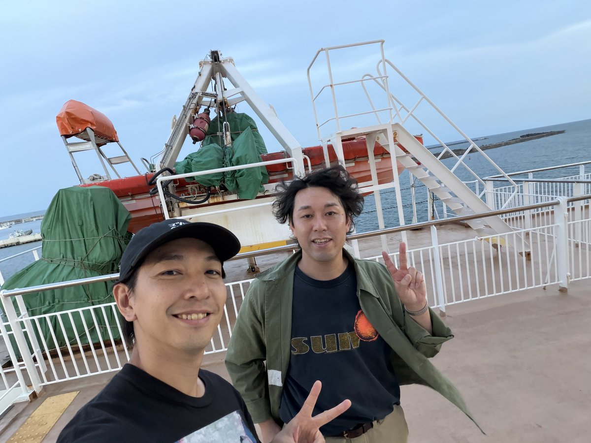 goofyuma's tweet photo. 昨夜は畠中と #さんふらわあ の船内でラジオ公開録音イベントしてきました！
畠中めちゃくちゃ楽しんでくれて1100円かけてトランプまで取ってくれました！
イベントの様子は今後の #めざせ北海道 で約半年かけて放送します！お楽しみに😉

#ラジオ日本
#マツラジ

https://t.co/Xifvdyr7vX https://t.co/NEA2UGDYGh