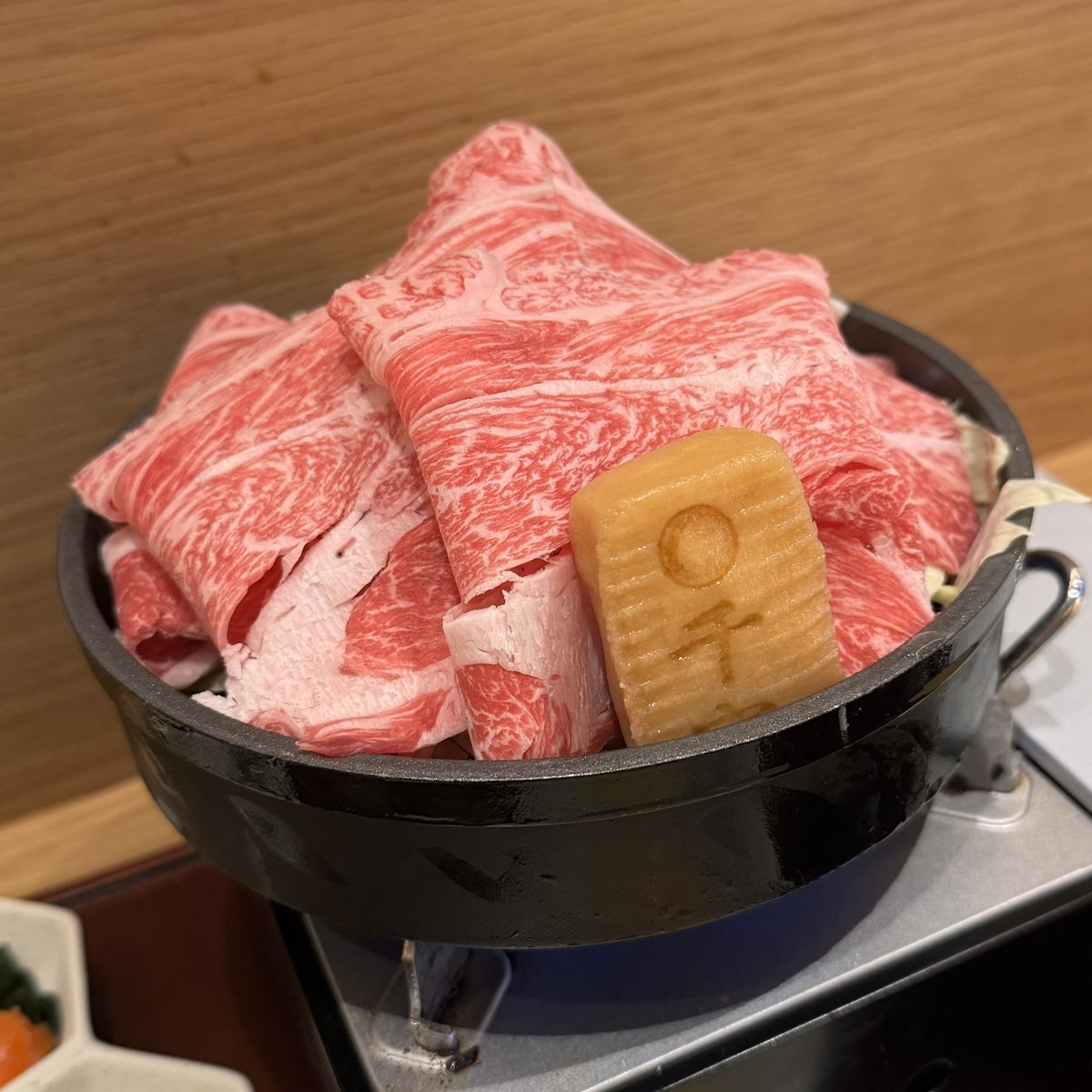 oshima_lunch's tweet photo. 2026年9月26日
しゃぶしゃぶすき焼き 千宮@五反田
東京都品川区西五反田1-26-9 西五反田ビル 2F

すき焼き御膳…1300円

#しゃぶしゃぶすき焼き千宮 
#五反田ランチ https://t.co/VgURBEONRo