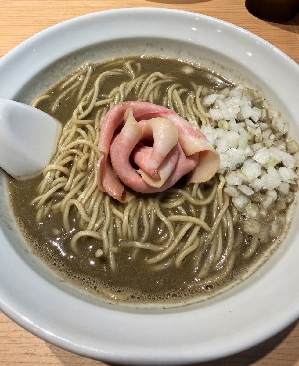 MIYABlch's tweet photo. お昼は煮干しラーメン🍜

ニボニボスープと硬い細麺が旨すぎる☺️

煮干しラーメンと言えば和え玉が欠かせない。
そのまま食べても美味しいし、スープにつけても旨い…！
■にぼし香 https://t.co/mwPtWMrYsf