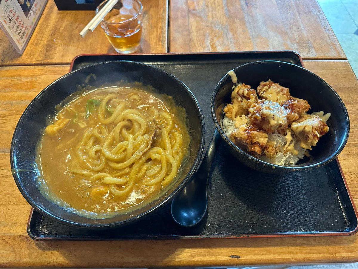 aichido0811's tweet photo. もかぁ〜😊

今日のランチ🍙

チーズ🧀カレー🍛うどん
鳥唐揚マヨ丼

🤭🤤

うまっ🥰 https://t.co/S3iggJGPMS
