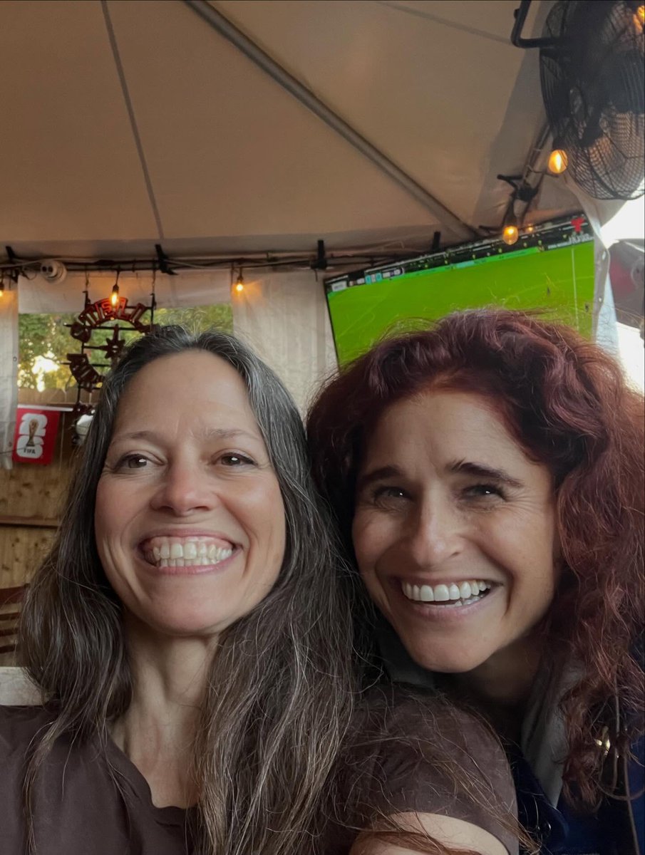 OnenErhan's tweet photo. يا لها من أمسية رائعة في فعالية «Mic Mix &amp; Mingle» التي نظمتها @rebeccasvoice في @morrisonrestaurant. كان من الممتع رؤية الجميع وجهاً لوجه! نعم، ا��طررت لقص الصور لأنني التقطتها بالاتجاه الخاطئ. https://t.co/5pyLjQIyNb