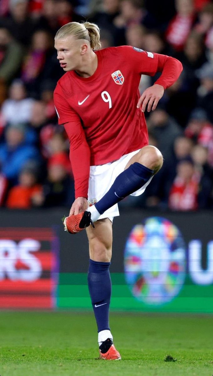 erlingverse's tweet photo. My pretty striker https://t.co/9rEhZxy8h7