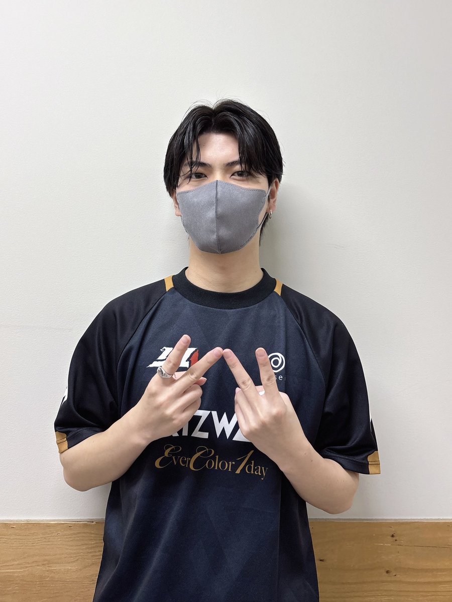 AXIZ_WAVE's tweet photo. 【#第五人格横浜コラボ ⚓️】

ミニステージ エキシビジョンマッチにまもなくNyan選手が登場！🌊

バラエティ豊かな数々のコーナーをお楽しみに！😼

#IdentiyV 
#AXIZ_WAVE https://t.co/aGvo3GLogW
