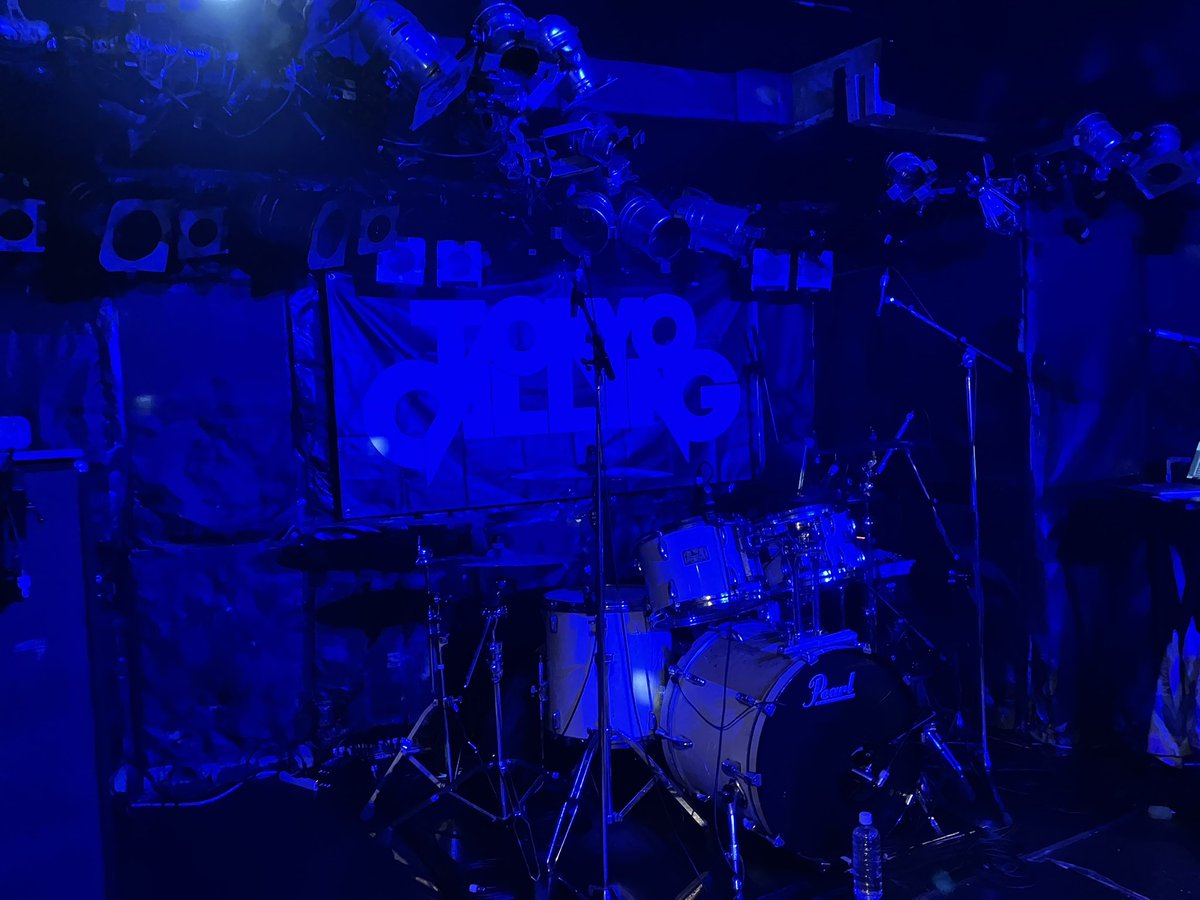 Gdur3D's tweet photo. トーキョーコーリング新宿、初っ端からいきなり最高潮。魔法少女になり隊、もー楽しすぎ(最前端っこで堪能)。一曲目におジャ魔女カーニバル!!きて本懐を遂げた気分？いやいや最高のスタートダッシュを経て血の滲む様な遊びはこれから、ドキドキワクワクは年中無休♪ https://t.co/LXSpi4T7xT