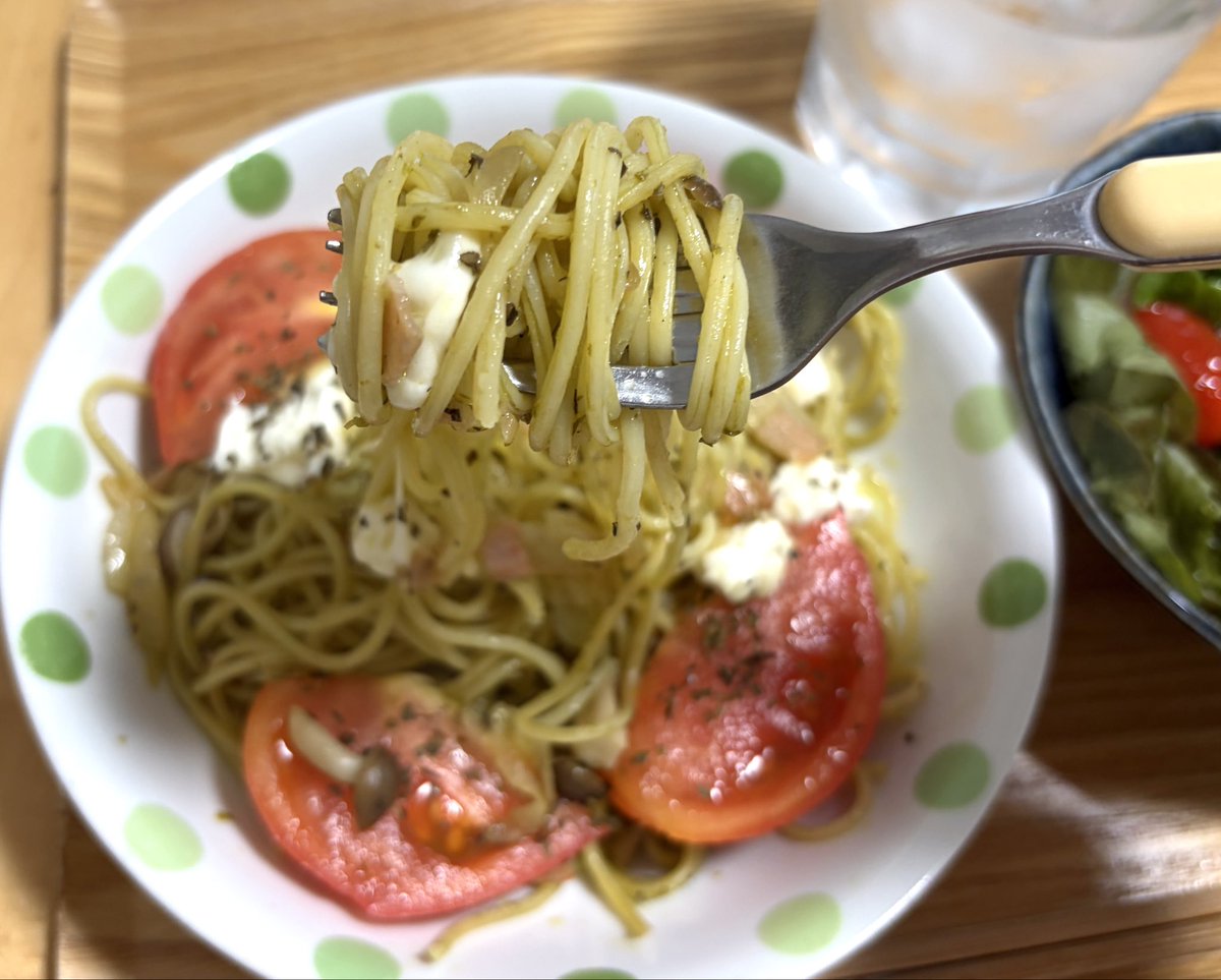 adon0609's tweet photo. 自分メモ

本日のランチは…

トマトとモッツァレラチーズ の
ジェノベーゼパスタ を頂きまシタ🍝😋

#自炊メシ
#男子ごはん https://t.co/SDujTa5T6G