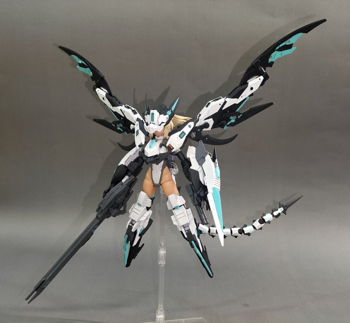 Enyoku2's tweet photo. せっかくなので30ML CONTEST TAIWANの投稿作品を紹介します

セスティエ　超高機動制圧兵装メテオスマッシュドラゴン

超高速の推進力を活かした、火力は低いが連射性能の高い二連装砲と火力は高いが連射性能のやや低い大型ライフルを使い分け、高速で敵陣へ突入して掃討後に離脱する

続き↓ https://t.co/0qhJrD5xnj