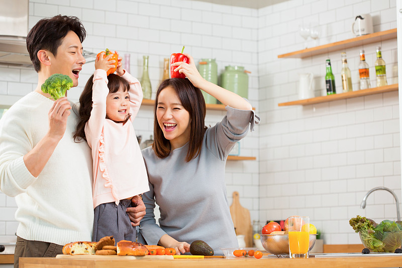 AzaleeWagawjo's tweet photo. The best memories are made with messy kitchen counters, silly dance parties, and warm hugs after a long day – family time hits different every single time.， https://t.co/UdBvUUTY3X