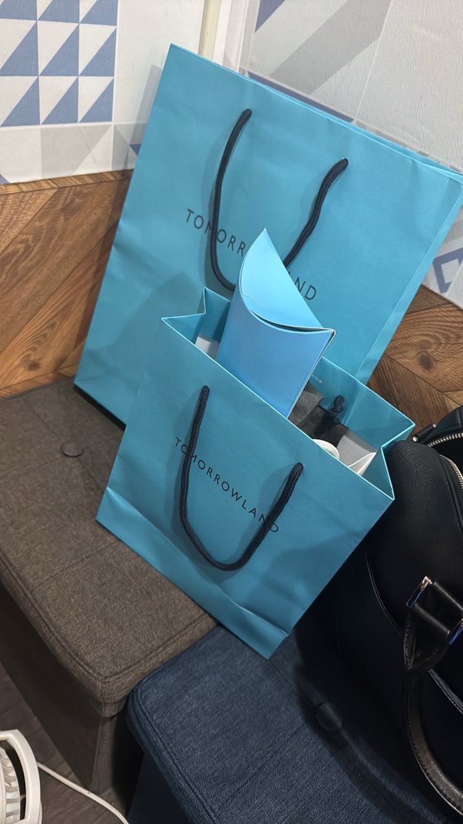 kyopi3archer's tweet photo. 今日で職場最終日。
お客様やキャスト様含めてプレゼントラッシュで嬉しい限りですが、、、
帰ったらバル単ヘビィの装備組みたいとずっと考えているのは言えないし喋りながらBOXの錬成防具思い出してる笑
大事に使います✨

#モンハンサンブレイク https://t.co/K5TCDOi9HP
