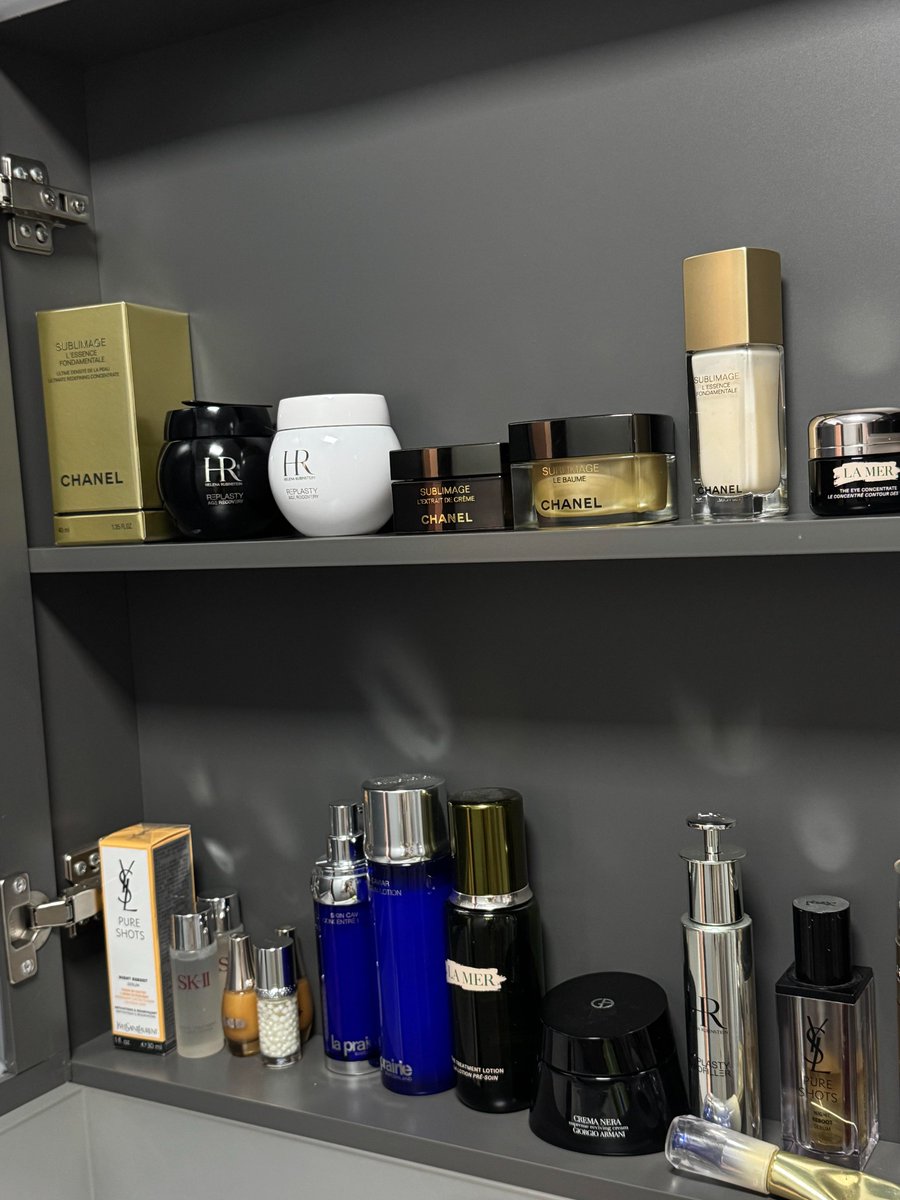 Scarletiopj's tweet photo. These are the cosmetics I like https://t.co/WKqMDiP3av