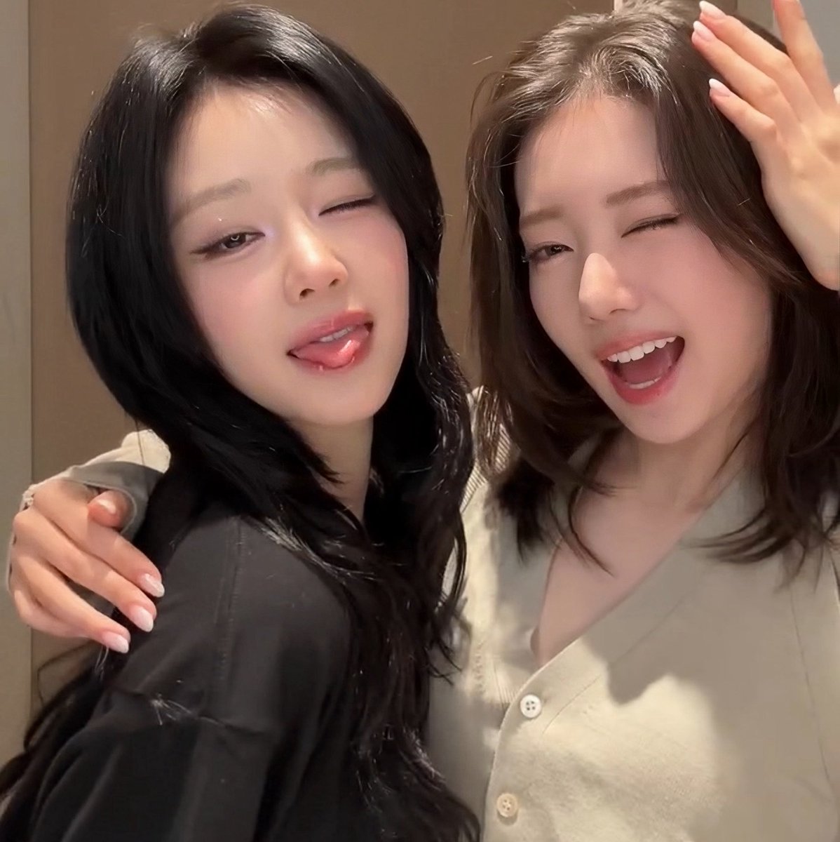 ahyeonei's tweet photo. tenangin diri gue plis https://t.co/kP2zt5MqI4