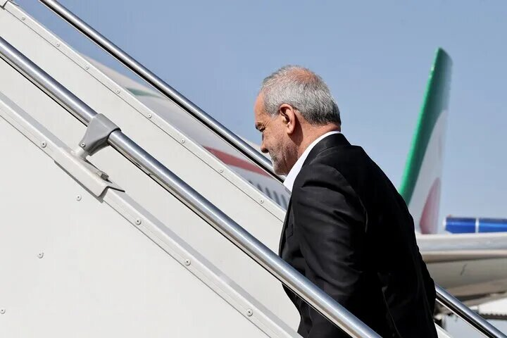 PressTV's tweet photo. President Pezeshkian leaves New York for Tehran after attending and addressing the 81st UN General Assembly.

Follow: https://t.co/GHI09iAGh2 https://t.co/7XiI6mqcBy