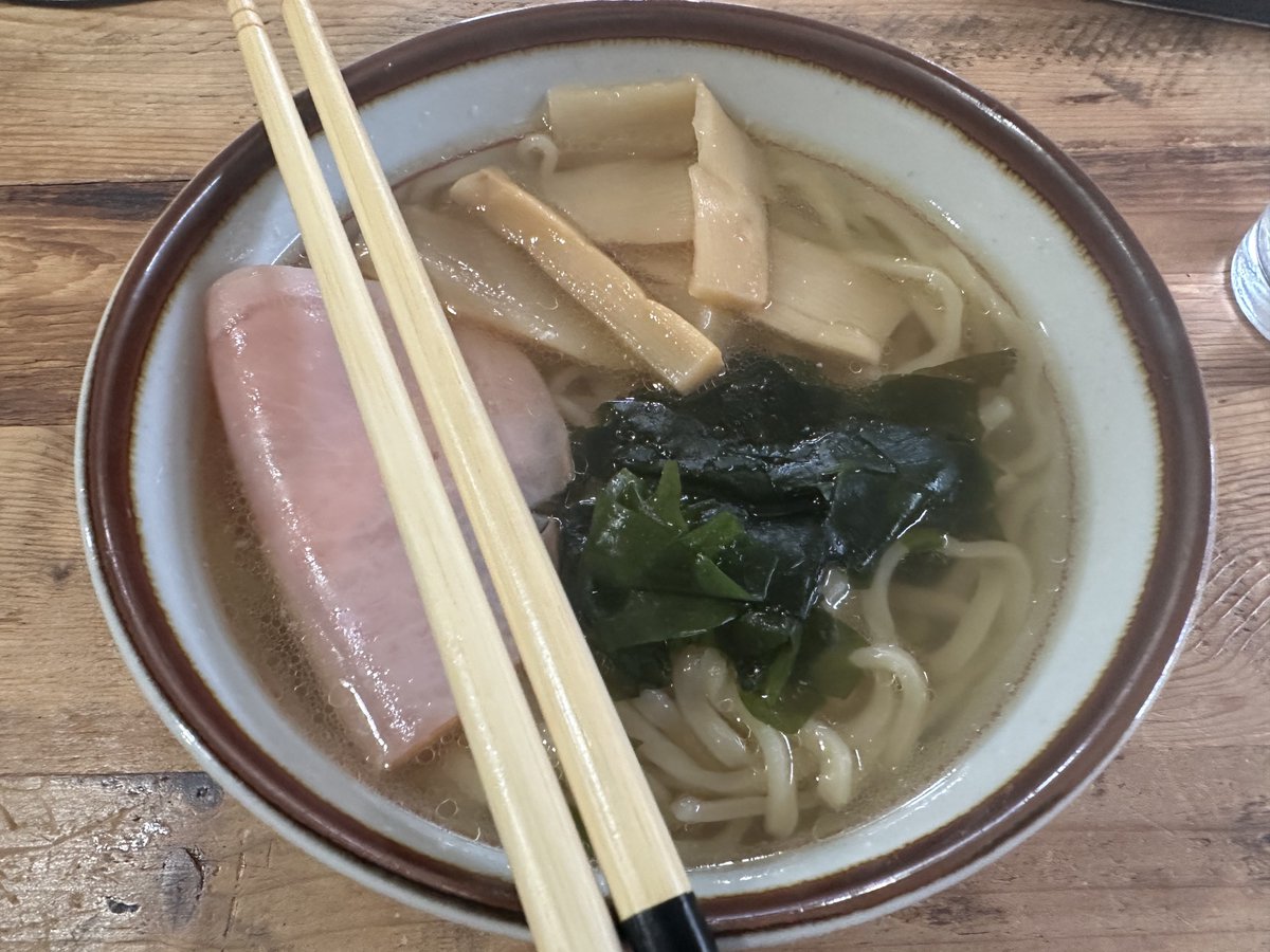 mild__day__'s tweet photo. どうしてもラーメン食べたくてお店のだとカロリーヤバいから家で作った🍜塩味だから300カロリーぐらいだしセーフだよね https://t.co/jwcvEECLje