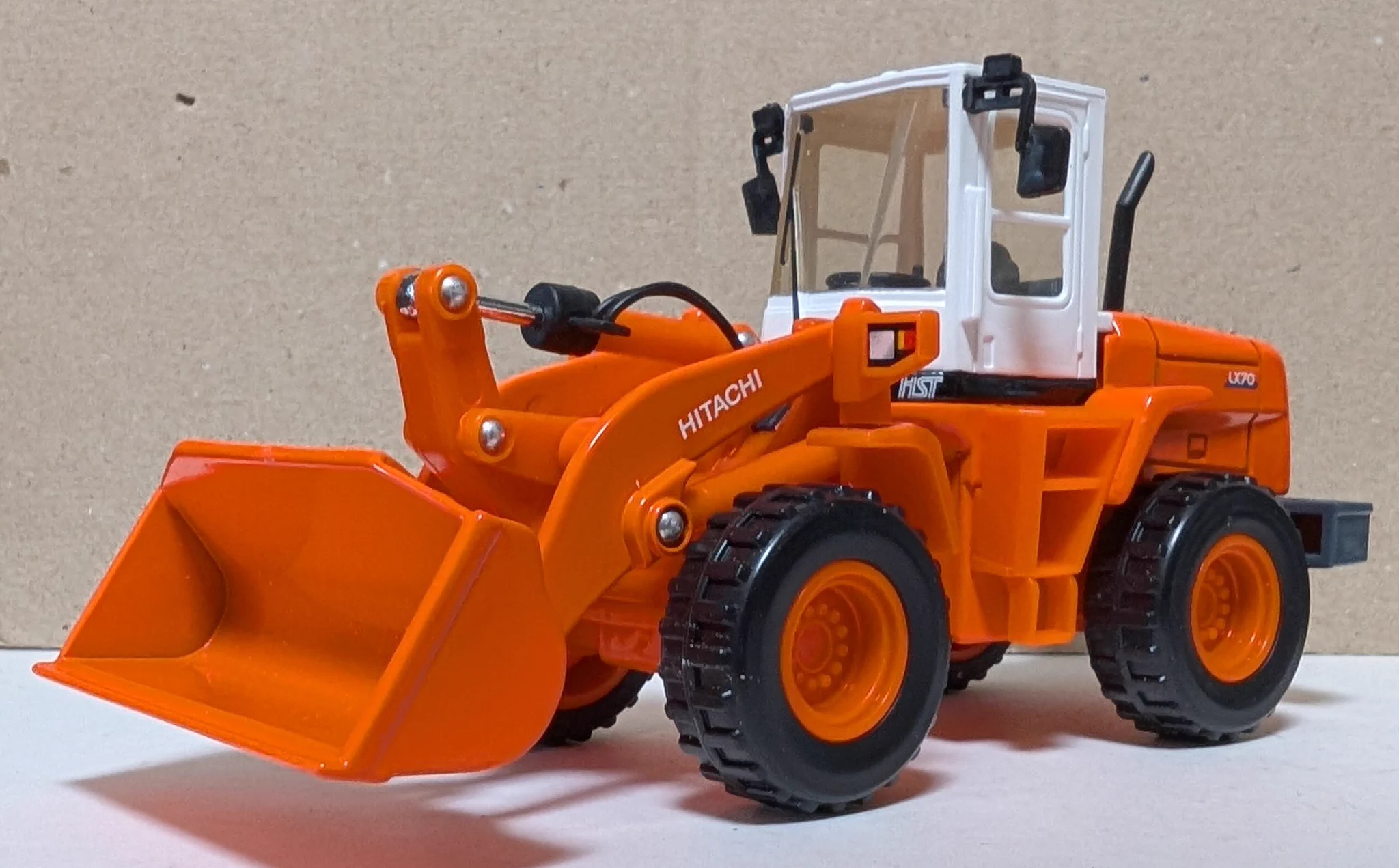 Zaxis в X: „HITACHI LX70-5 スケール：1/43 エムテック製のホイール