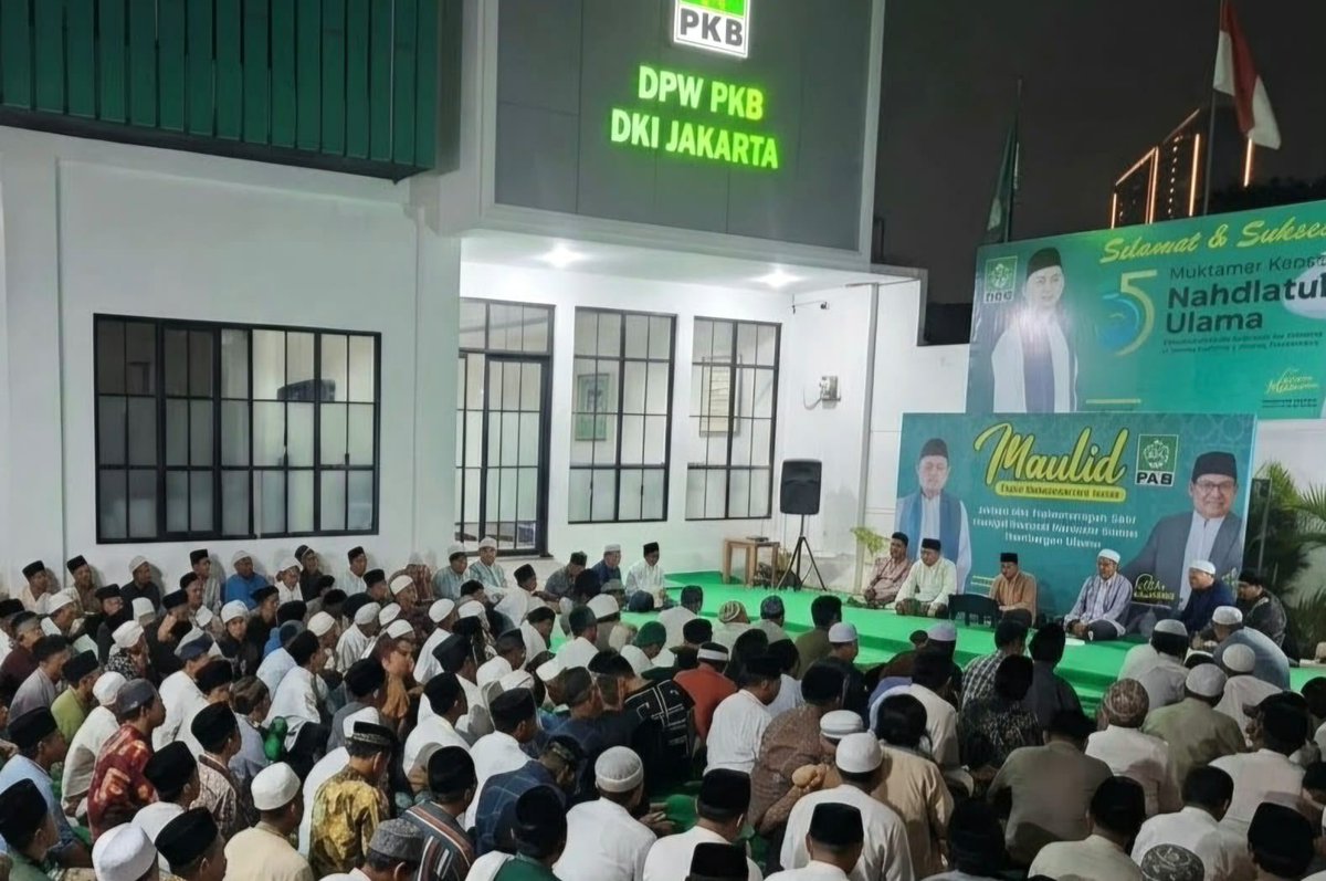 DPWPKBJAKARTA's tweet photo. Kebersamaan pengurus PKB DKI Jakarta bersama masyarakat sekitar merayakan Maulid Nabi Muhammad SAW di kantor PKB DKI Jakarta

Perayaan ini, menjadikan momentum kita untuk bersama-sama meneladani akhlak &amp; kepemimpinan Nabi Muhammad SAW dalam kehidupan sehari-hari  

#mualidnabi https://t.co/Uyw7BJalit