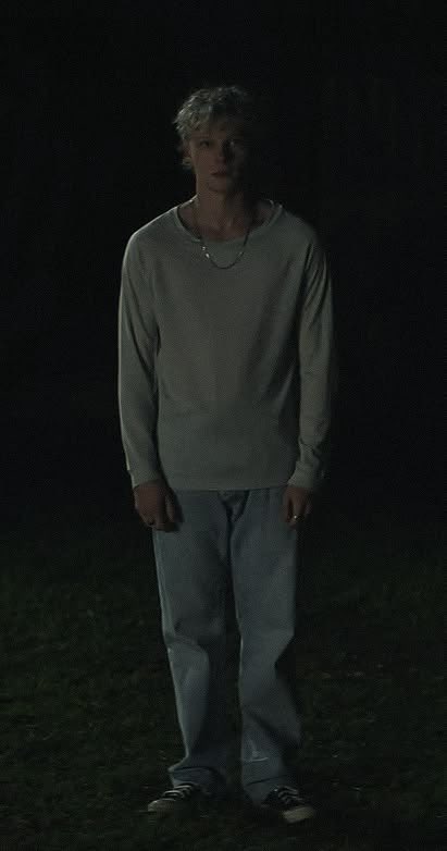 plutokaeru's tweet photo. Adrian gonna see me outside his house like this https://t.co/ztQJSuP6Uf