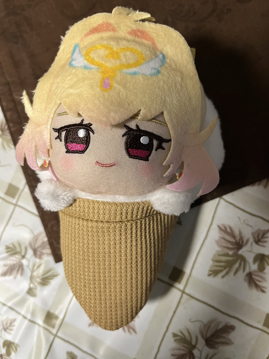 WATARU59136702's tweet photo. ルビィより頭が大きいので
アイスになりきれないアルカナw https://t.co/3z9cjNPS1z
