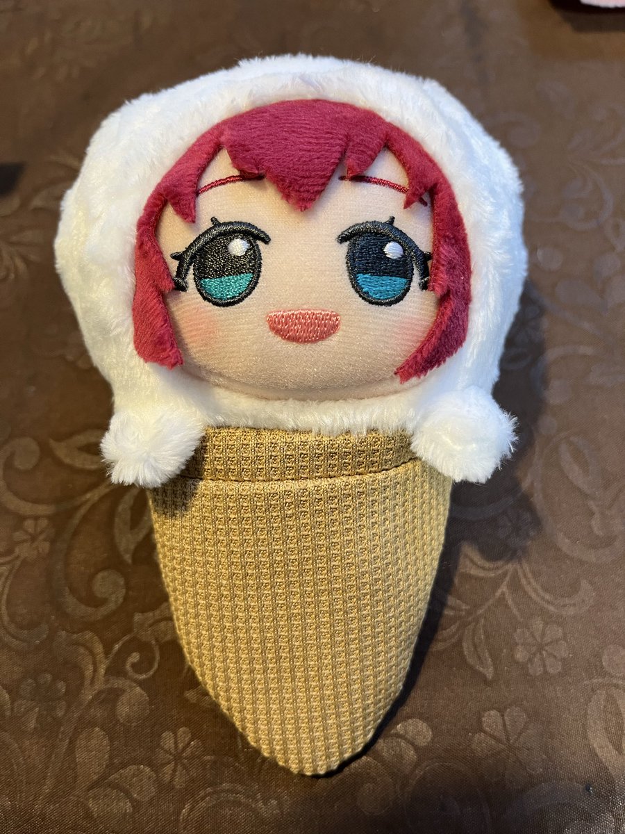 WATARU59136702's tweet photo. ルビィより頭が大きいので
アイスになりきれないアルカナw https://t.co/3z9cjNPS1z