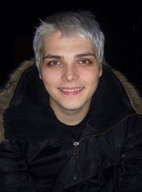 Dabirdpoo1's tweet photo. Gerards silver hair when shes just in regular outfits is so special https://t.co/QseqVLiah3
