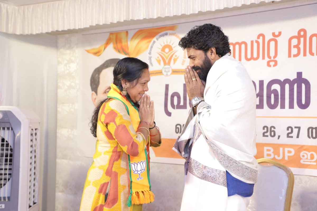 vsratheeshiduki's tweet photo. ജില്ലാ പഠന ശിബിരം രണ്ടാം ദിവസം 
അടിസ്ഥാന ആശയം ......
ശ്രീ പി ശ്യാം രാജ്. ബിജെപി സംസ്ഥാന സെക്രട്ടറി.
അധ്യക്ഷൻ സജികുമാർ വട്ടപ്പാറ ബിജെപി ജില്ലാ സെക്രട്ടറി.
#bjpidukkisouth https://t.co/TULmzsE51l