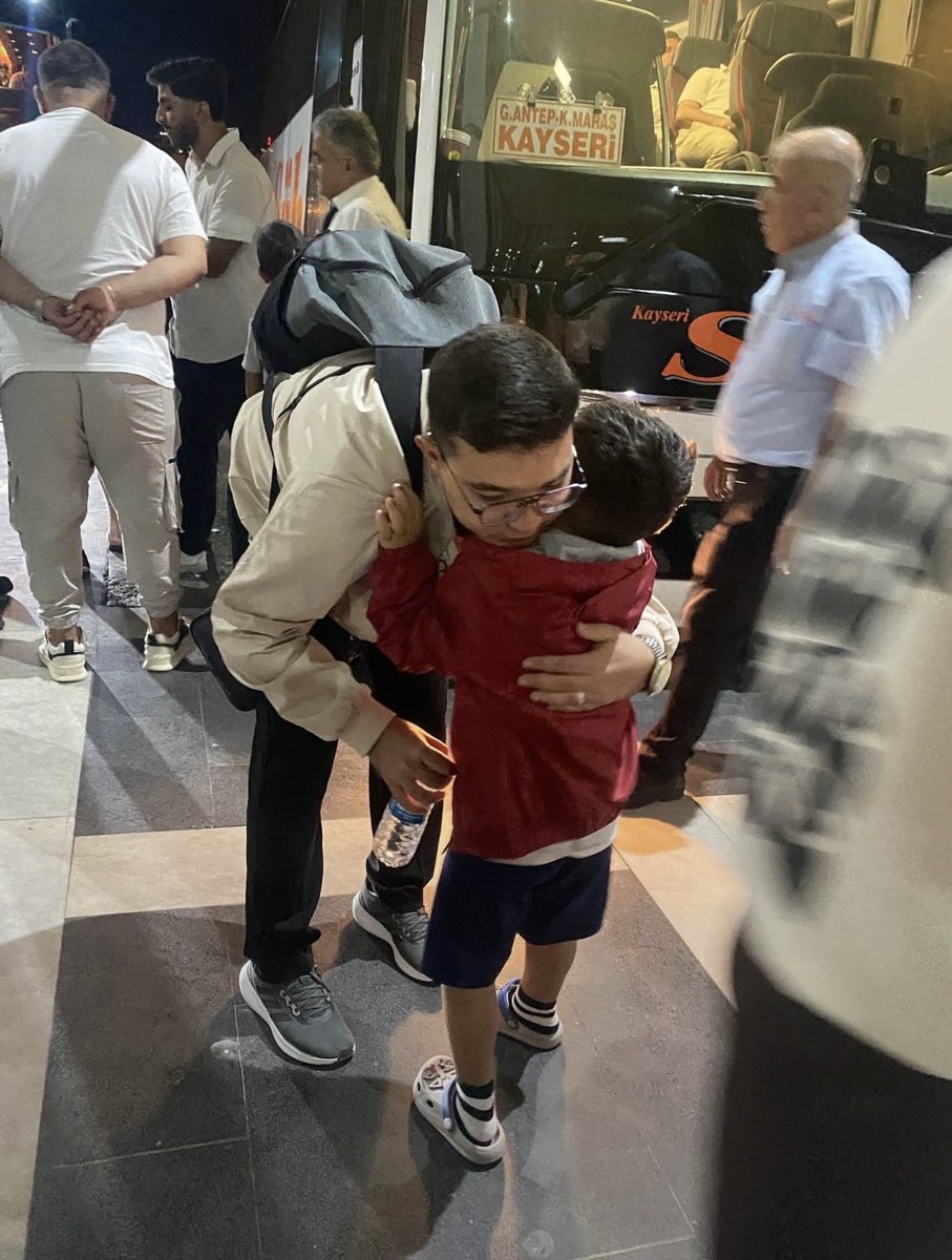 brfn48's tweet photo. ❓ Sayın @Yusuf__Tekin aile birliğini kadim görev görürken, il emri mağduru evlilere ayrılın mı demek istiyor? @eczozgurozel @suatozcagdas @alimahir @veliagbaba @cenginyurt52 @ComezTurhan #BakanVarGörenYok 👨‍👩‍👧 https://t.co/KbAPSQFZx3