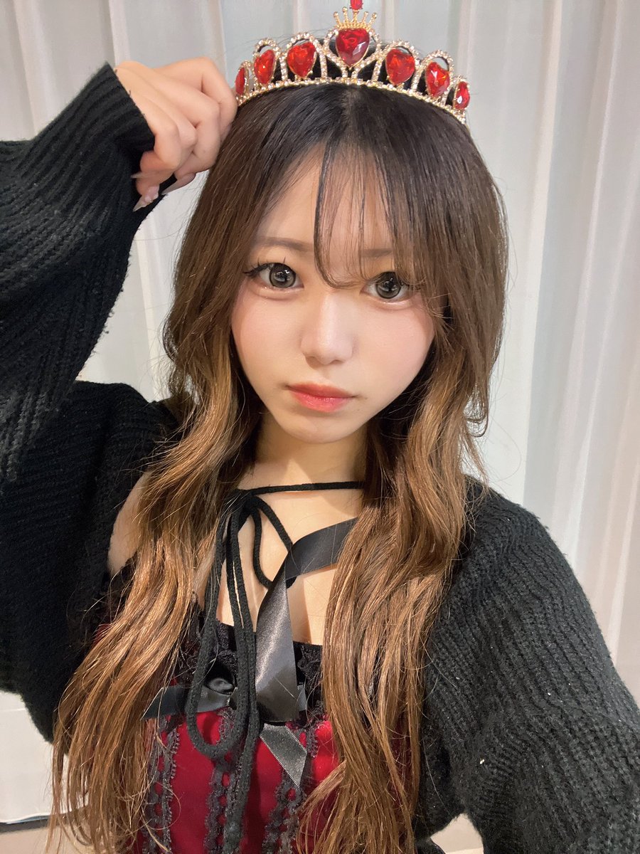 shape_hina's tweet photo. 出勤してます！！
ついにりつ生誕だね~✨♠️
ハートの女王でまってるよ🌹
みんなりつを祝いにきてね‼️‼️‼️
りつの可愛いフォトカゲットして帰ってね! https://t.co/4JvVF84xQ5