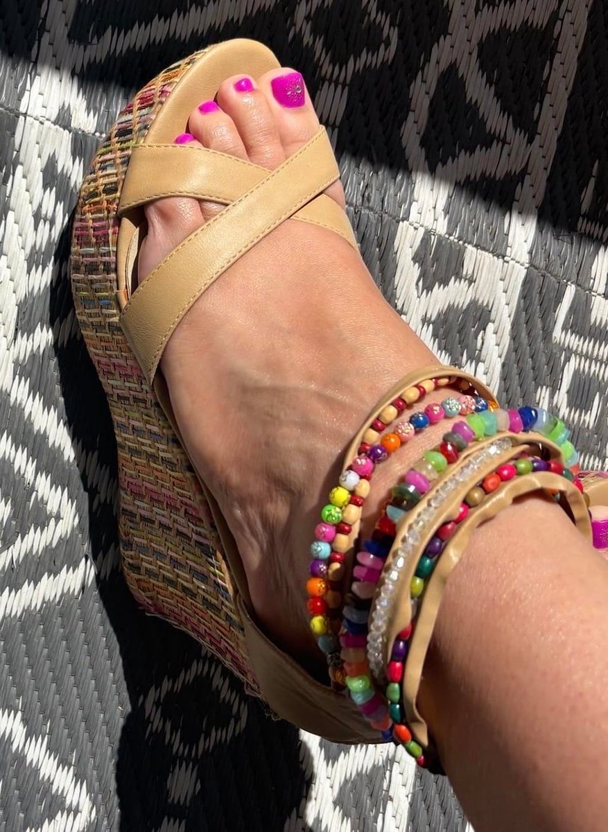 VictoriaSage83's tweet photo. @FeetFinder Message me for more content https://t.co/8rYWYK9hvS