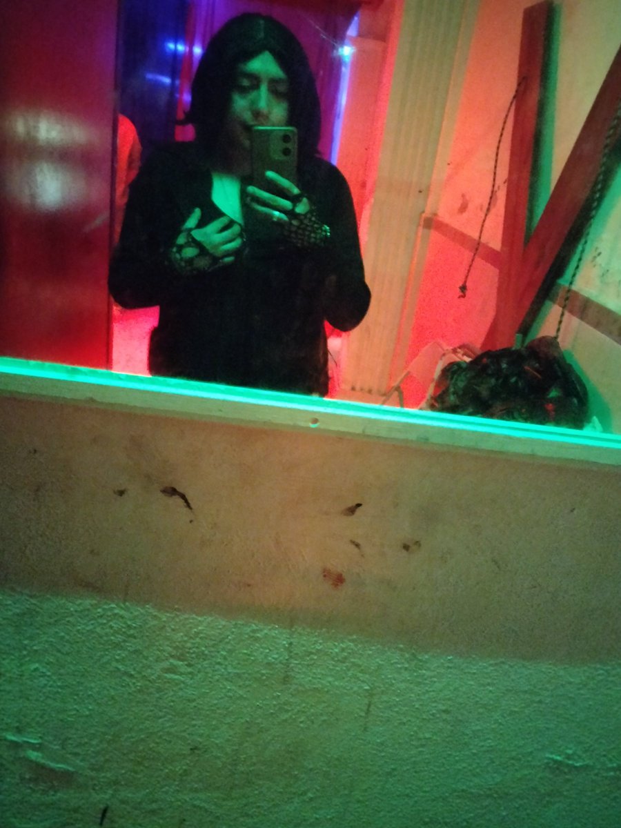 Delphi42002's tweet photo. Hoy toco salidita 🖤🤙🏻😅

Si saben dónde me tomé está foto les regalo algo por  privado rico 🤤☺️ 

#ViernesPecador 
#femboyespañol https://t.co/gx2Nihkq55